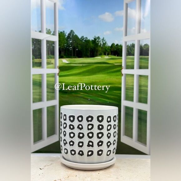 White Panther (MD) Ceramic Planter Pot with Saucer Attached - Picture 6 of 9